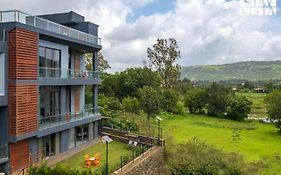 Stayvista At The Glen With Private Pool, Jacuzzi & Bbq